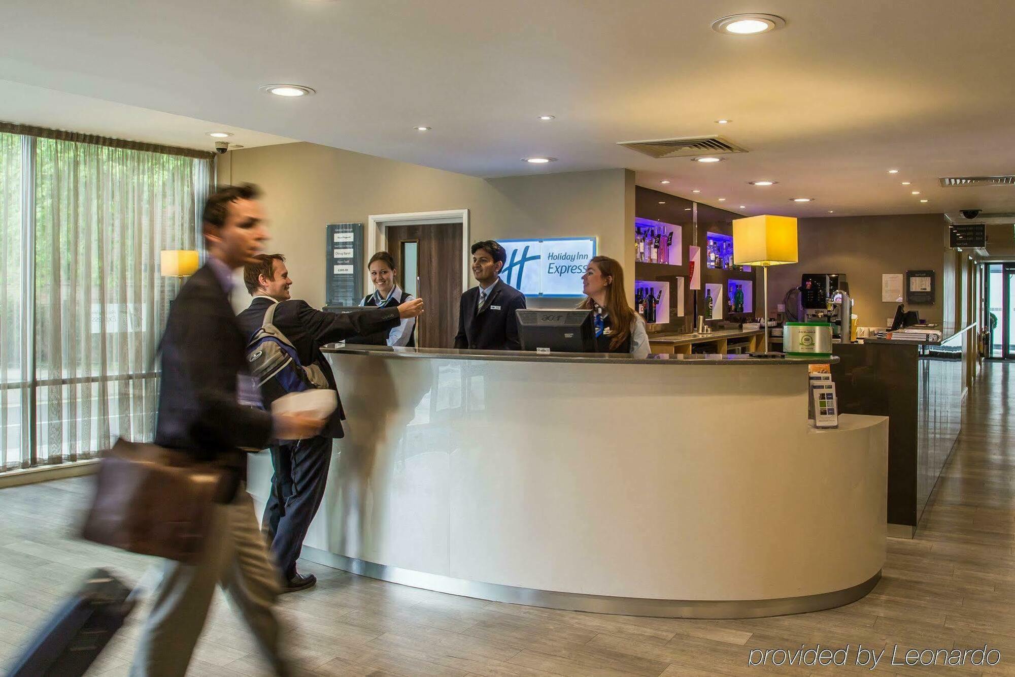 Holiday Inn Express Earls Court, An Ihg Hotel Londra Esterno foto